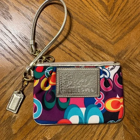 Coach Poppy Wristlet - Picture 1 of 7